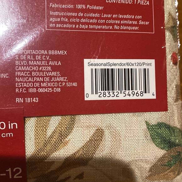 HOLIDAY TABLECLOTH W NAPKINS, 60x120, new in box, 8 matching napkins - Picture 5 of 6